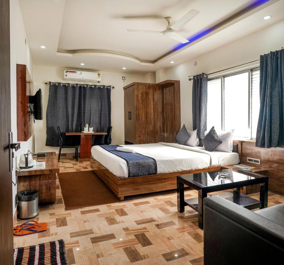 Hotel Heritage Koch Bihar Bagian luar foto