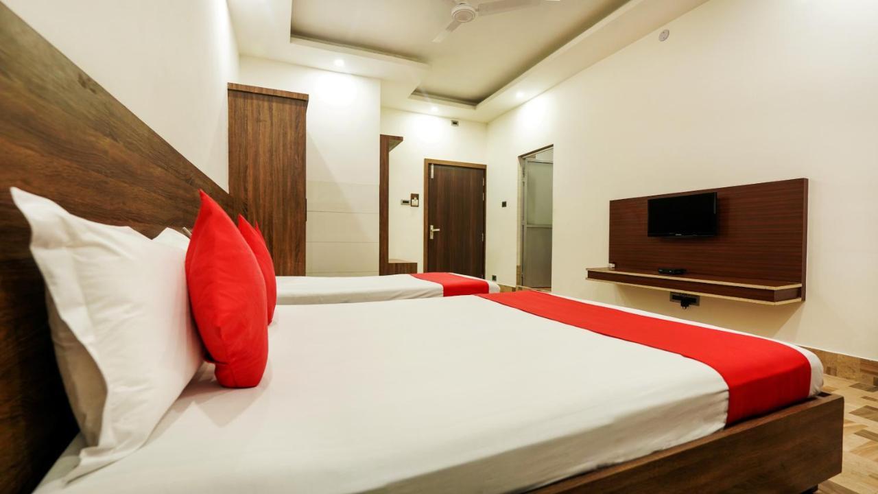 Hotel Heritage Koch Bihar Bagian luar foto