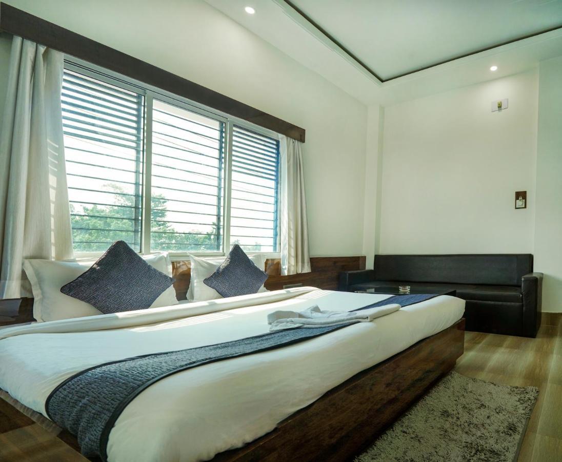 Hotel Heritage Koch Bihar Bagian luar foto