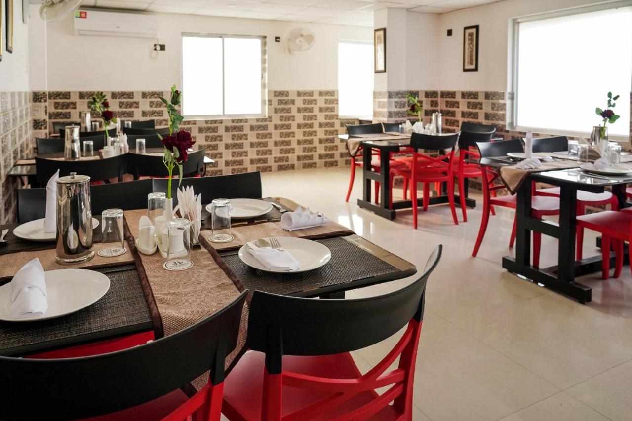 Hotel Heritage Koch Bihar Bagian luar foto