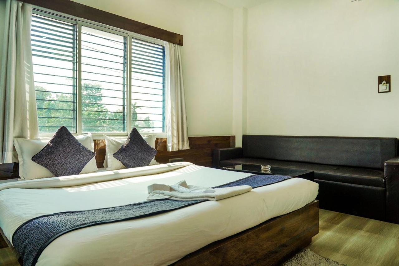 Hotel Heritage Koch Bihar Bagian luar foto