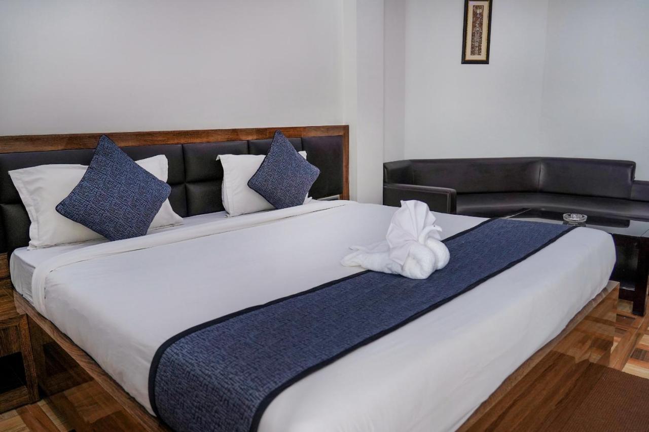 Hotel Heritage Koch Bihar Bagian luar foto